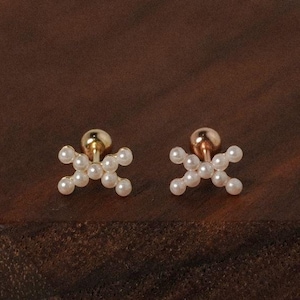 Piercing em Ouro Maciço 14K com Pérola em Formato de X, Pequeno Conjunto de Pérolas, para Hélix/Tragus, Brinco Delicado e Acessível para Cartilagem, Pequeno e Elegante Brinco de Ouro, Presente Ideal para Ela