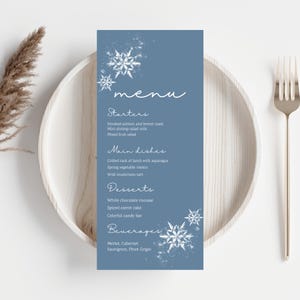 Druckbare Schnee in Liebe Brautdusche Abendessen Menü Vorlage Winter Dinner Karte Dusty Blau Braut Party Tisch Dekor Brautparty Tischdekoration