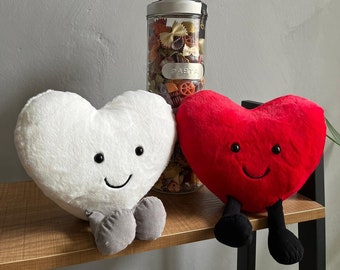 Einzigartiges Plüsch Herz, putziges Kuscheltier, weiches Stofftier in rot oder weiß, besonderes Geschenk zum Geburtstag oder Valentinstag