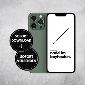 Może przedstawiać: Zielony smartfon z czarnym ekranem wyświetlającym grafikę igły i niemiecki tekst "DU BIST DIE nadel im boyhaufen." Dwa czarne okręgi z białym tekstem i strzałkami to "SOFORT DOWNLOAD" i "SOFORT VERSENDEN."