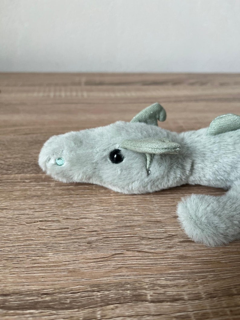 Niedlicher Kuscheltier Drache, flauschiges Stofftier, einzigartiges Kuscheltier in grün und rosa, 34 cm Drache als Geschenk für Kinder Bild 5