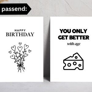 Op de afbeelding: Twee witte wenskaarten. De linkerkaart zegt "Happy Birthday" met een bloemenboeket van harten. De rechterkaart zegt "You Only Get Better with Age" met een illustratie van een kaas.