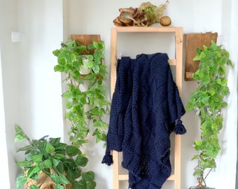 Navy blue hand knit wool TV blanket,Throw blanket,Christmas gift,Chunky blanket,Home decoration,Tassel blanket