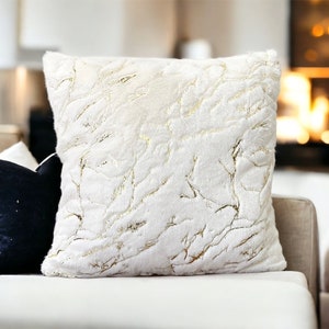 Gold faux fur pillow hotsell