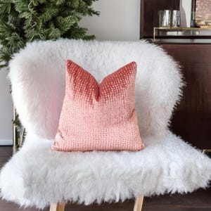 Luxurious Pink Washable Velvet Decorative Pillow Cover-Housewarming Gift-Interior Design-Minimalist Home Decor-Stylish Throw Pillow