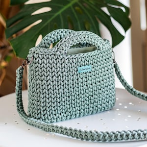 Crochet bag pattern, Basic crossbody video tutorial, crossbody bag pattern, rope bag crochet DIY, easy crochet bag step-by-step video