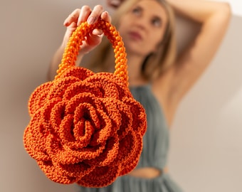Bolso de crochet con flores, bolso hecho a mano, bolso de crochet pequeño con elegancia floral, bolso de crochet hecho a mano con detalles de cuentas, bolso de noche de lujo