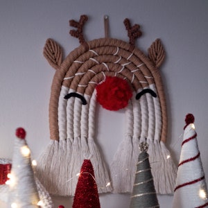 Macrame pattern Christmas reindeer rainbow video tutorial, Christmas deer macrame wall hanging DIY, Rudolf the reindeer istructions download