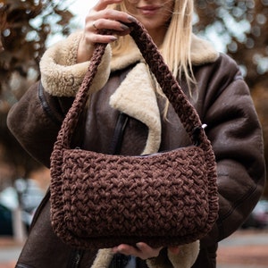 Crochet Pattern Hygge Bag with Video Tutorial, DIY Chunky Crochet Bag, Plush Yarn Hobo Bag Pattern
