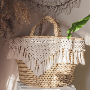 Crochet beach bag pattern, macrame bag pattern,  summer basket bag video tutorial, round base raffia tote bag PDF pattern