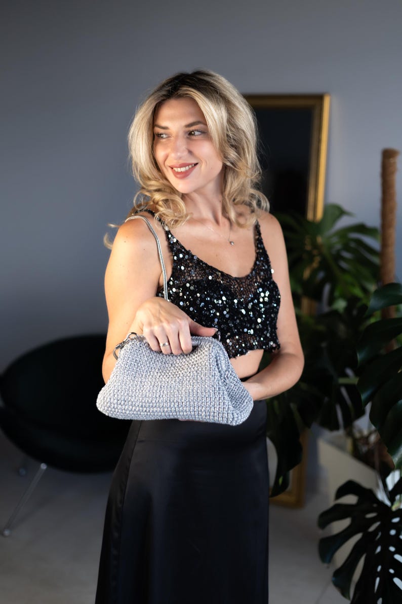 Cartera de noche dorada hecha a mano, cartera de punto metalizada, bolso pequeño brillante para eventos, cartera de fiesta de Año Nuevo, bolso de mano dorado brillante imagen 7