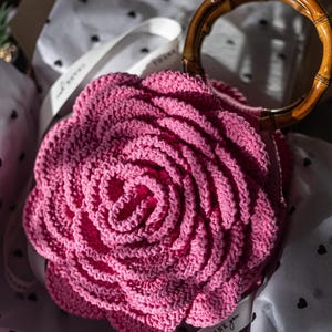 かぎ針編みの花のバッグのパターン | ローズバッグのかぎ針編みのチュートリアル | ビーズのかぎ針編みクラッチ PDF | ステップバイステップのビデオ | コットンロープバッグの DIY パターン