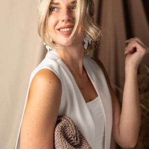 Cartera de noche dorada hecha a mano, cartera de punto metalizada, bolso pequeño brillante para eventos, cartera de fiesta de Año Nuevo, bolso de mano dorado brillante imagen 5