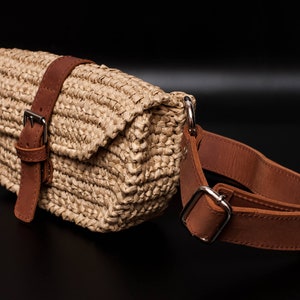 Häkeltasche, Häkelanleitung für eine hippe Häkeltasche, Gürteltasche häkeln, Bast häkeln