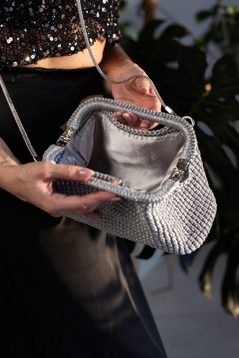 Cartera de noche dorada hecha a mano, cartera de punto metalizada, bolso pequeño brillante para eventos, cartera de fiesta de Año Nuevo, bolso de mano dorado brillante imagen 10