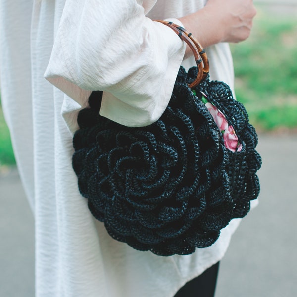 Tutoriel vidéo pour sac pivoine au crochet, modèle de sac fleuri au crochet, sac en corde de polyester au crochet DIY, sac rond au crochet, modèle de sac en raphia