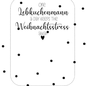 Pu&ograve; includere: Uno sfondo bianco con pois neri e una cornice rettangolare. All'interno della cornice, il testo recita "one Lebkuchenmann a DAY KEEPS THE Weihnachtsstress away" con un simbolo a forma di cuore. Il testo &egrave; in un carattere stravagante.