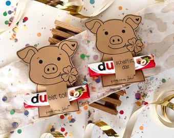 Diseño de cerdo imprimible para Nochevieja 2026, plantilla de manualidades para recuerdos de fiesta de Nochevieja, plantilla imprimible para decoración de mesa de Año Nuevo con delicias de chocolate (PDF)