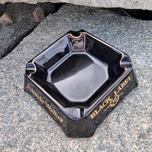 JOHNNIE WALKER Cendrier de bar en céramique noir Black Label vintage (vue de dessus)