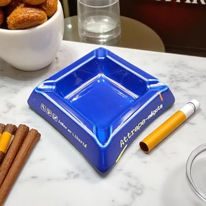Cenicero azul Gauloises Cigarettes – Cenicero de cerámica vintage con publicidad – Decoración de bistró