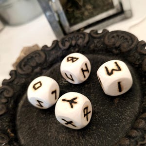 Set di dadi runici