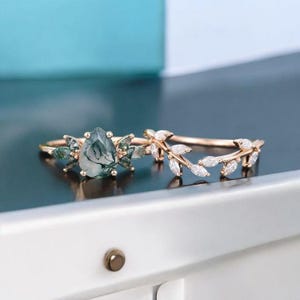 Pear Moss Agate Ring Set: Rose Gold Leaf Wedding Rings