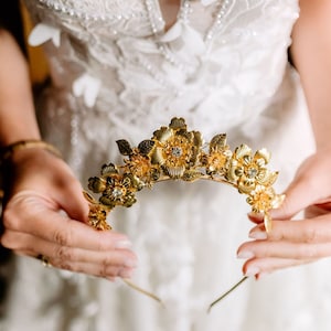 Floral Gold Wedding Headband Gold flower Bridal Crown Floral Bridal Tiara Bridal Headwear Bridal Flower Crown Bridal Headband Gold Halo