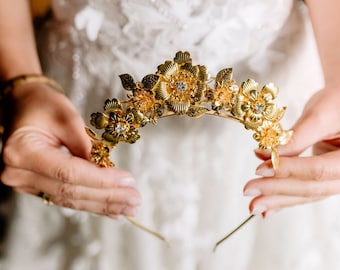 Floral Gold Wedding Headband Gold flower Bridal Crown Floral Bridal Tiara Bridal Headwear Bridal Flower Crown Bridal Headband Gold Halo