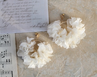 White floral bridal earrings with hydrangea petal Circle earrings bridal earrings with ivory flowers Wedding earrings White flowers earrings