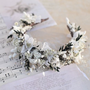 Witte bruidskrans Boho bruiloft Haar tiara Romantische Bruid bloemkroon Eucalyptus Krans voor Bruid Gipskruid haarband Groen Kroon afbeelding 2