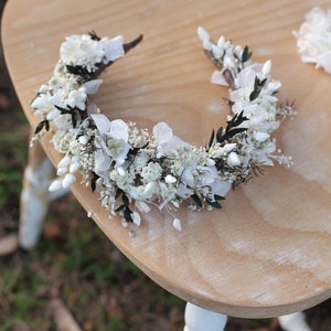 Witte bruidskrans Boho bruiloft Haar tiara Romantische Bruid bloemkroon Eucalyptus Krans voor Bruid Gipskruid haarband Groen Kroon afbeelding 3