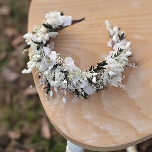 Witte bruidskrans Boho bruiloft Haar tiara Romantische Bruid bloemkroon Eucalyptus Krans voor Bruid Gipskruid haarband Groen Kroon afbeelding 4