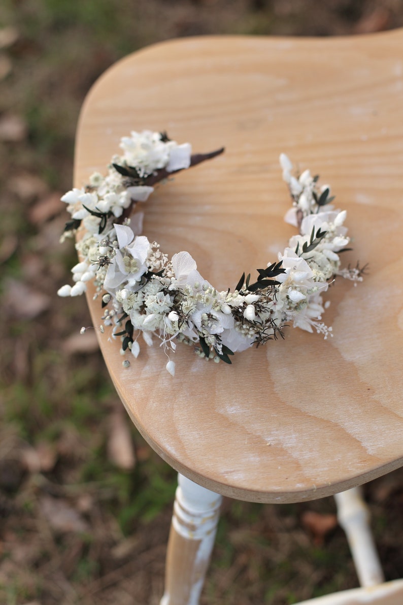 Witte bruidskrans Boho bruiloft Haar tiara Romantische Bruid bloemkroon Eucalyptus Krans voor Bruid Gipskruid haarband Groen Kroon afbeelding 4