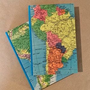 Carnet de voyage à couvertures rigides en papier de canne à sucre et toile de coton turquoise.
