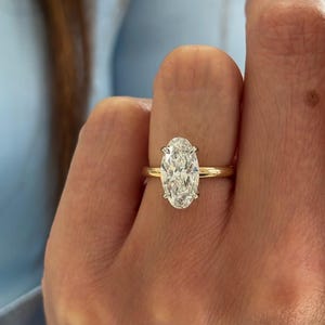 Anillo solitario de diamante cultivado en laboratorio Moval de 3 quilates: anillo de compromiso con corte Moval con certificación IGI