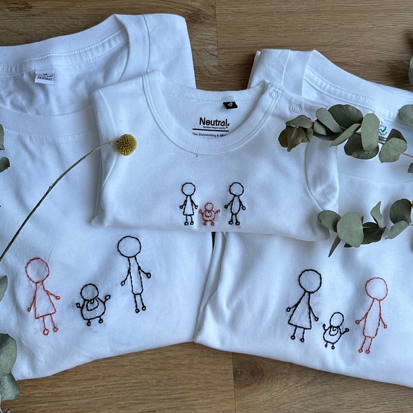 Besticktes T-Shirt / Familie / Mama / Papa / Kind / Baby / Mini-Me / Geschenkidee / zur Geburt / personalisierbar / Bio-Baumwolle