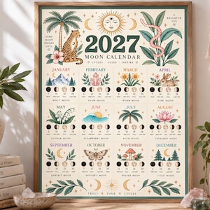 Può includere: Un calendario lunare 2027 stampato su parete con dodici sezioni mensili che mostrano illustrazioni di natura, animali e fasi lunari. Il design include un sole, un leopardo, un serpente ed elementi botanici con etichette di testo per ogni mese.