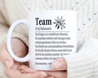 Mug d'équipe pour les employés et collègues à Noël, personnalisé sur demande avec le nom ci-dessus sous Équipe entre crochets