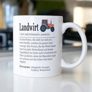 Può includere: Tazza in ceramica bianca con la parola tedesca "Landwirt" e un'illustrazione di un trattore rosso. La tazza presenta una definizione della parola in tedesco, insieme a sinonimi. Un regalo perfetto per gli agricoltori.