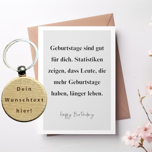 Witzige Karte "Statistiken zeigen, dass Menschen mit mehr Geburtstagen länger leben" + Umschlag + Schlüsselanhänger personalisiert