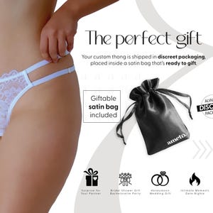 Pode incluir: Tanga de renda branca com uma bolsa de cetim preta. A imagem inclui o texto "O presente perfeito" e "Saco de cetim para presente inclu&iacute;do". A bolsa tem a marca "ameto". A imagem tamb&eacute;m inclui &iacute;cones para ideias de presentes.