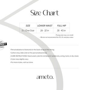 Pode incluir: Uma tabela de tamanhos branca com o texto "Size Chart" no topo. A tabela lista tamanhos, medidas de cintura baixa de 66-81 cm e medidas de quadril total de 89-109 cm. Texto adicional fornece instru&ccedil;&otilde;es de cuidados e detalhes de personaliza&ccedil;&atilde;o.