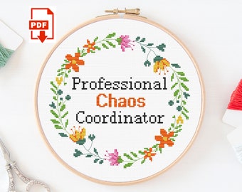 Padrão de Ponto Cruz Snarky: Coordenador de Caos Profissional (PDF)