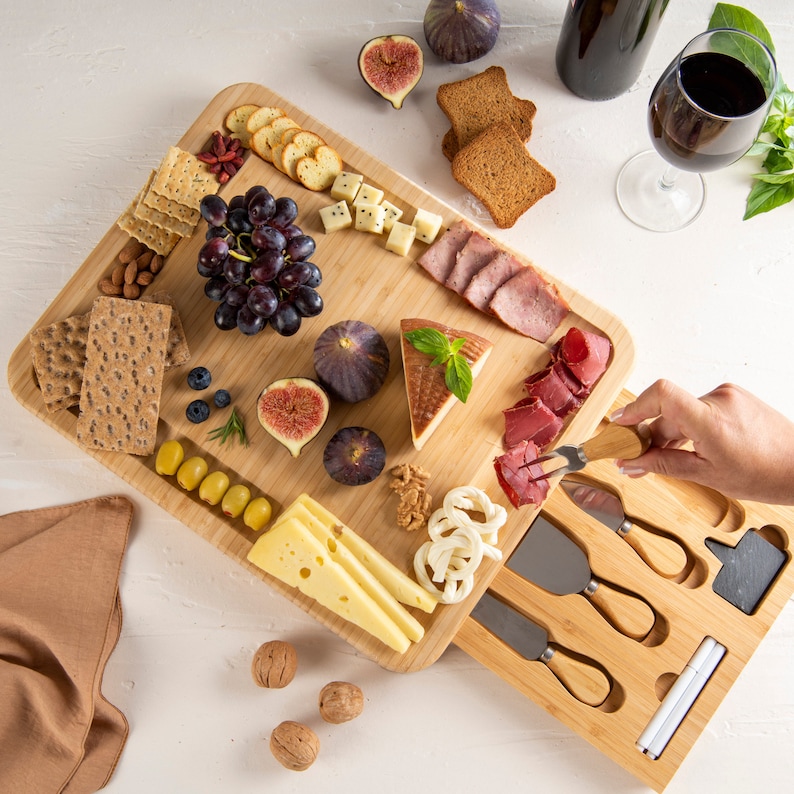 Charcuterie board, Personalized gifts, Mothers day gift, Custom gifts for mom, Home decor engraved, Bridal shower gift, Mother in law son, Wedding gift for mom, Mom birthday gift, Mother of the bride, Gift from daughter, gift for couple, cutting boar