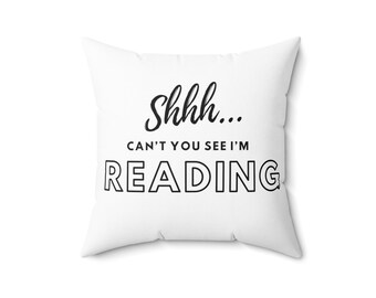 Shh... sto leggendo Throw Pillow