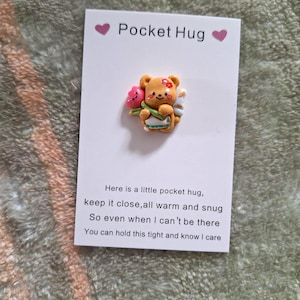 Pocket Hug - Taschen Umarmung mit Baby Bär, Geschenk für liebe Menschen, Liebe, Geburt