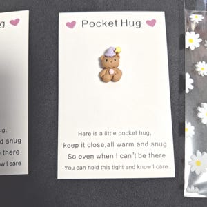 Pocket Hug - Taschen Umarmung, Bär mit Schlafmütze, Geschenk für liebe Menschen, Liebe, Teddybär