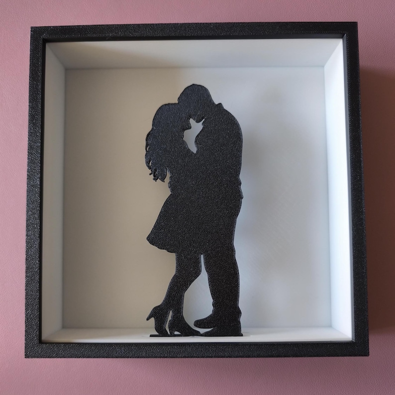 Personalisiertes 3D-Schattenbild – Individuelles Porträt im Rahmen – 20 x 20 cm – Nachhaltiger 3D-Druck
