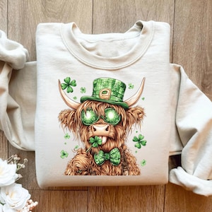 St Patrick&#39;s Day Highland Cow Sweatshirt, St Patricks Day Cute Cow Hoodie, St Patricks Day Gift For Farmer, Lucky Cow Hoodie