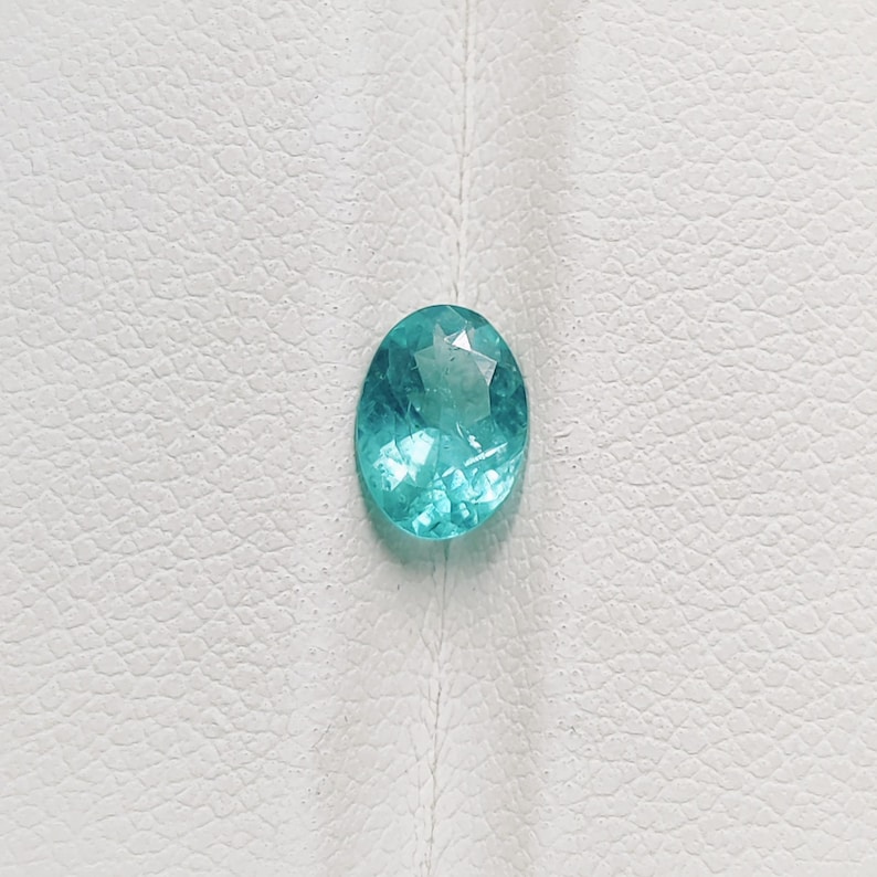 Turmalina natural de boa cor, lapidação oval de 5 x 7 mm, ideal para confecção de joias. imagem 1